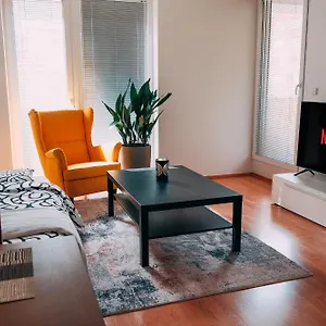 U Metra, 4 Hoste, Parking Free, Blizko O2 Arena Praha